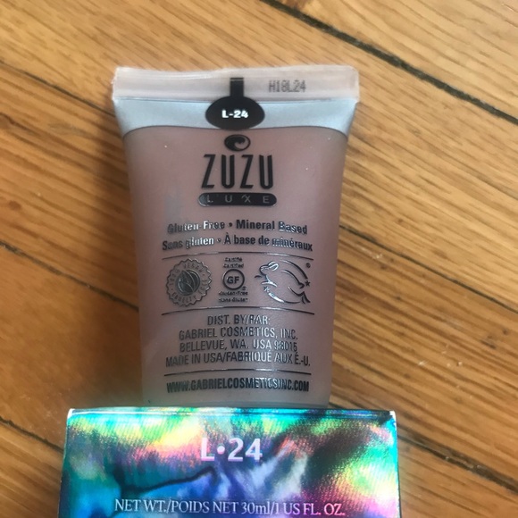 NEW Zuzu Luxe L-24 Oil-Free Liquid Foundation - Picture 4 of 5